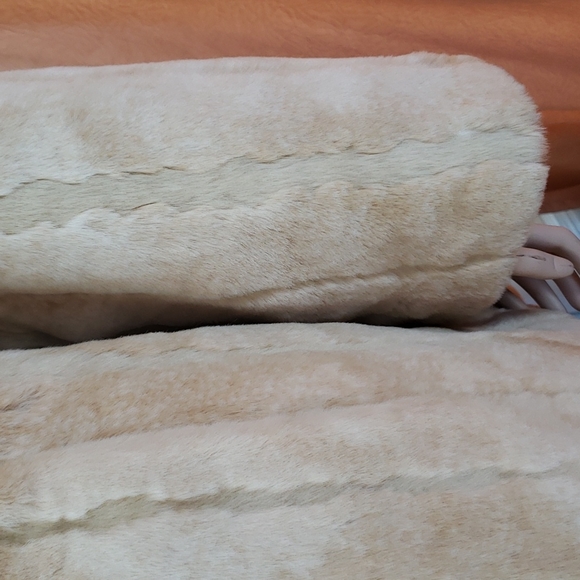 Express Faux Fur Coat NwithoutTags Lovely Amazing Rare - Picture 3 of 13